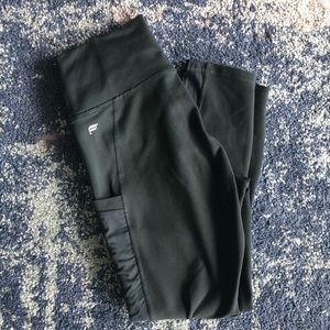 Fabletics Mila High-Waisted Pocket Capri - S